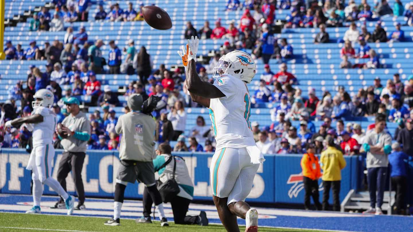 Cowboys Urged to Trade for Tyreek Hill Before NFL Draft: Is It Realistic?