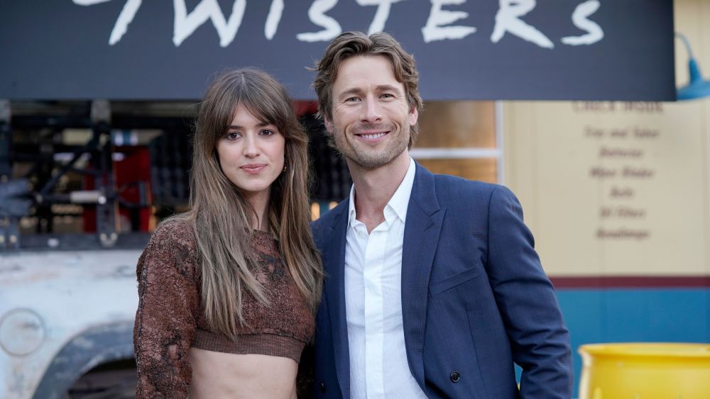 Daisy Edgar-Jones Praises Glen Powell & Sebastian Stan’s Support