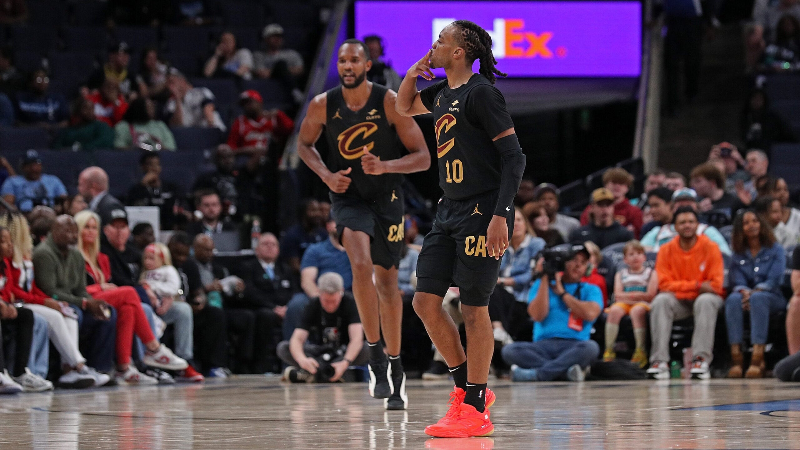 Knicks vs Warriors: Steph’s Quest & Cavs’ Streak | FYM News