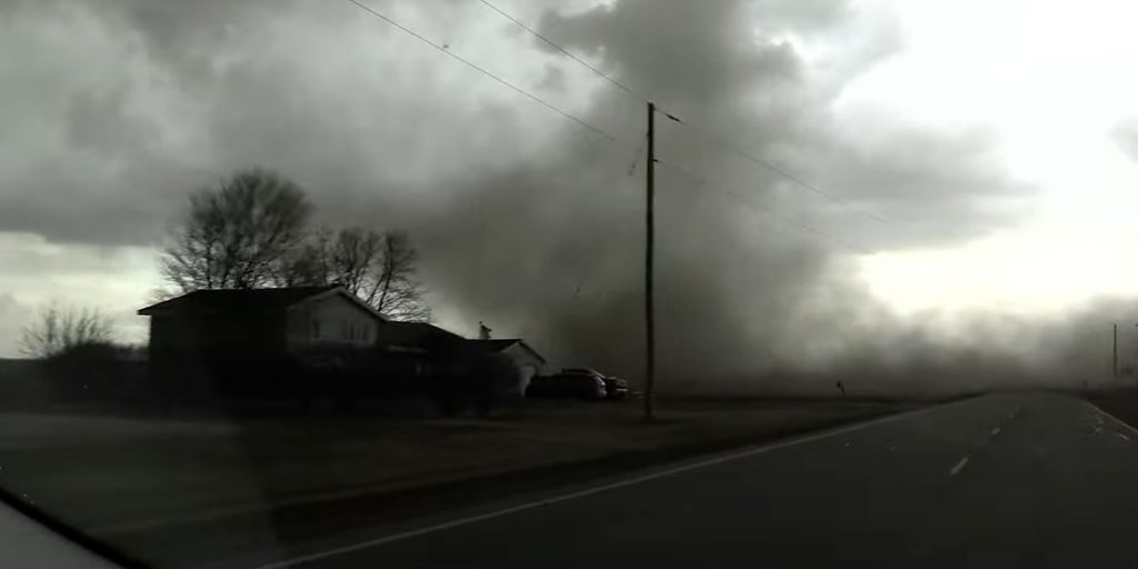 Severe Thunderstorm Watch Issued as Tornadoes Spotted in Illinois | FYM News