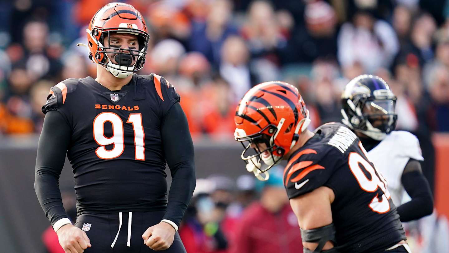 Lavonte David Advocates for Trey Hendrickson’s New Contract