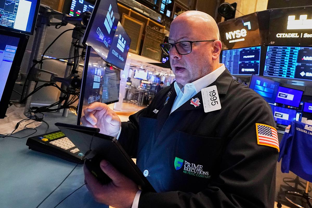S&P 500 Climbs Amid Moody’s Downgrade: What’s Next for Mortgage Rates?