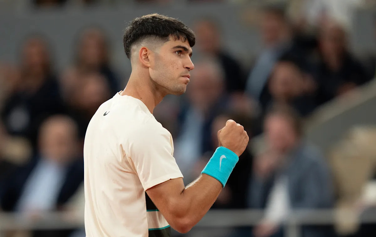 French Open 2025: Alcaraz Advances, Świątek & Sabalenka Dominate | FYM News