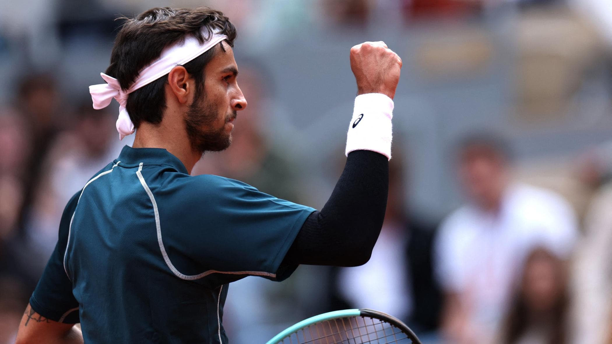 Roland Garros 2025: Musetti, Paolini, and Gigante Advance