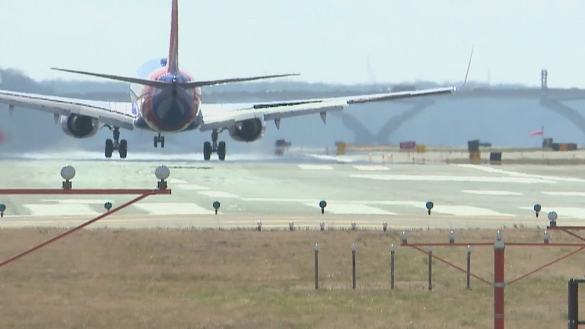 NTSB Investigates Go-Arounds at DCA Due to Black Hawk Helicopter