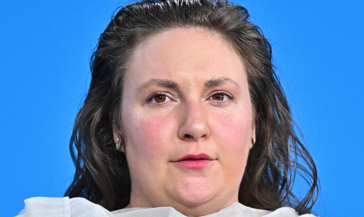 Lena Dunham’s Bold Hair Transformation: A Red Carpet Statement