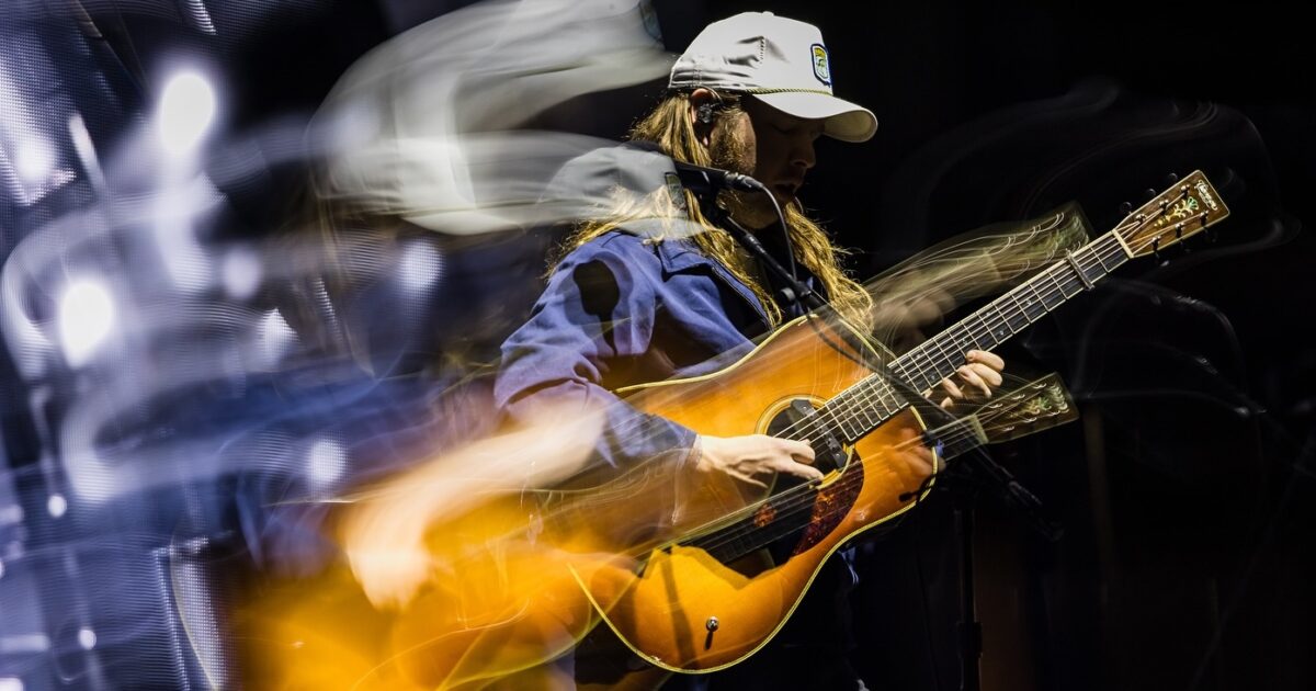 Billy Strings Announces 2025 Fall Tour, International Dates & Halloween Run