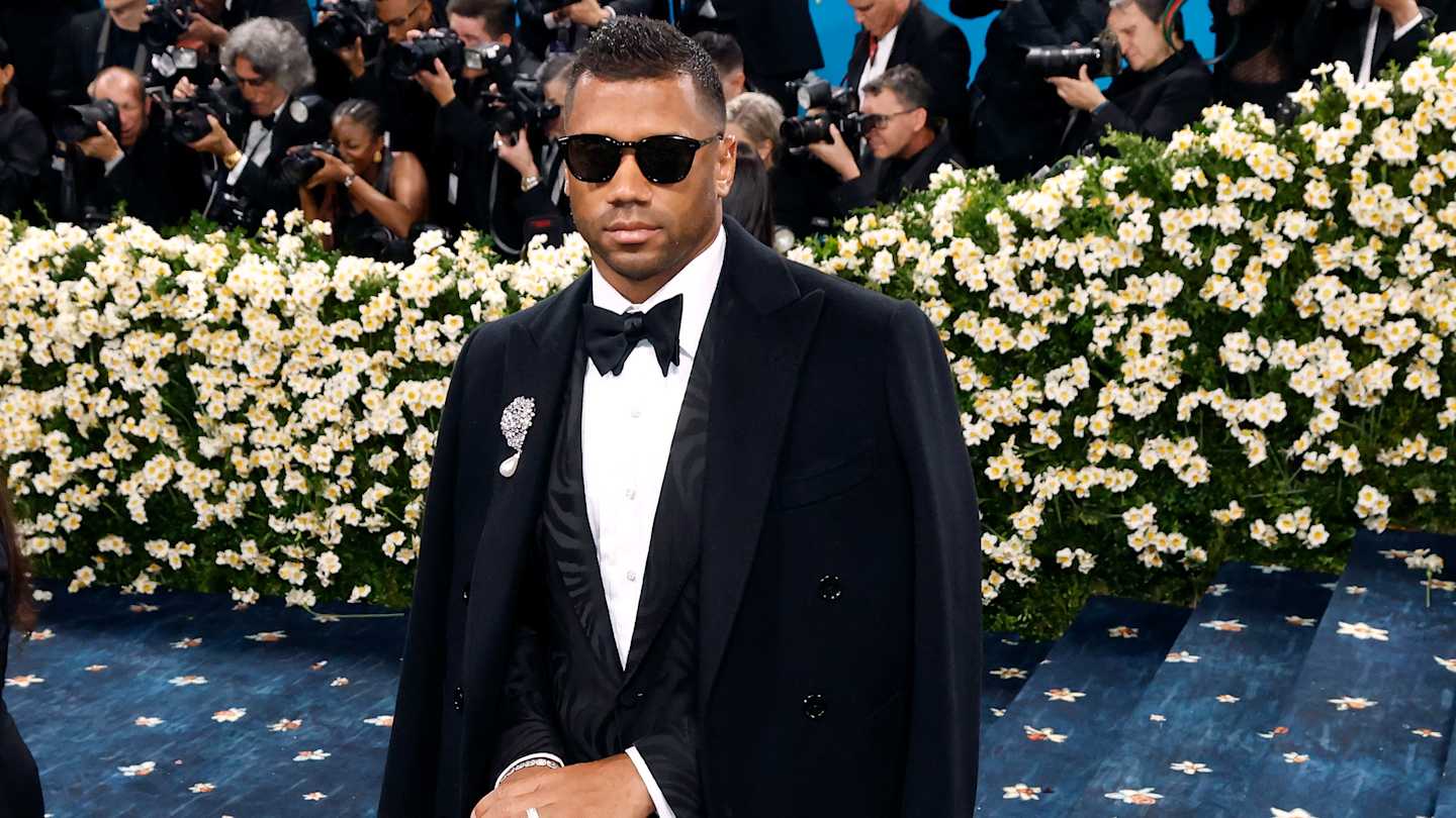 Seahawks Fans Laugh as Russell Wilson’s Delusions Go Viral | FYM News