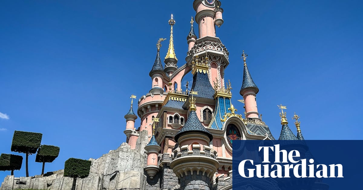 Briton Charged with Fraud After Disneyland Mock Wedding with Child – FYM News