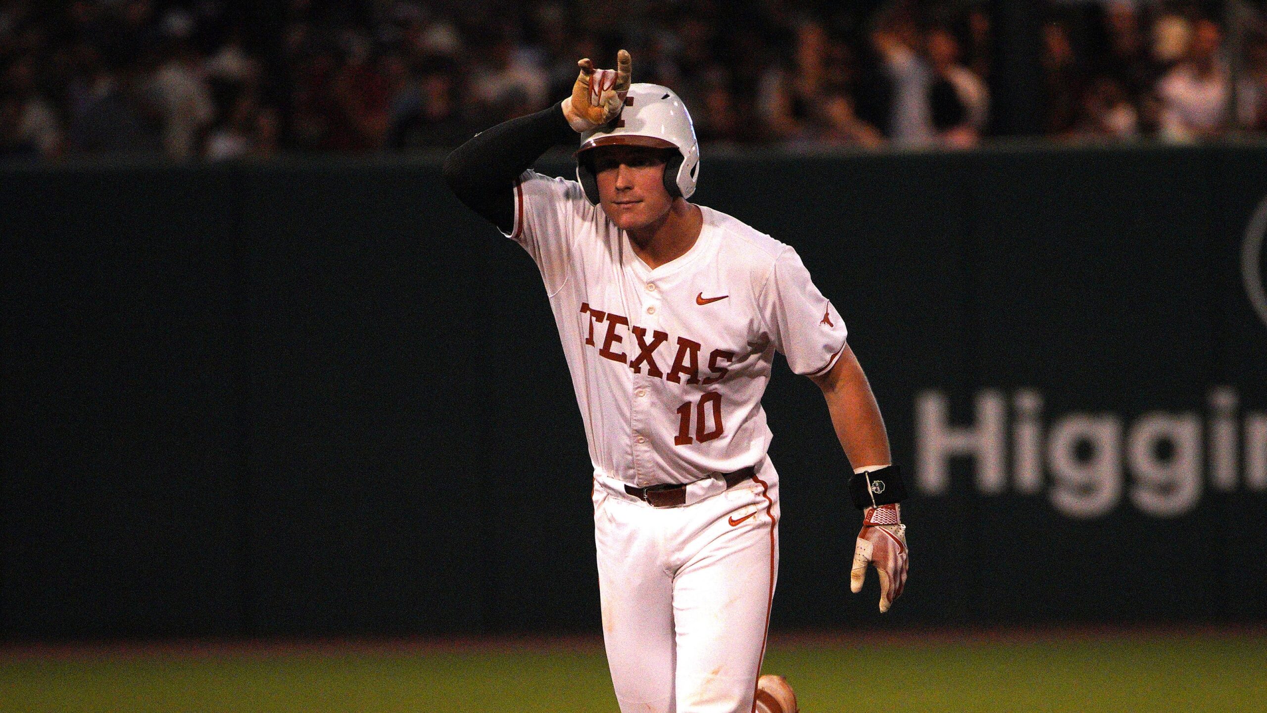 Texas vs. UTSA: Roadrunners Eliminate Longhorns from Austin Regional