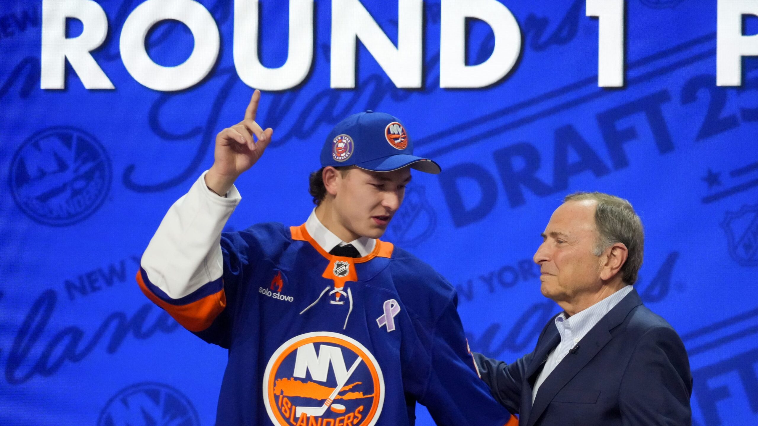 NHL Draft 2025 Live Updates: Matthew Schaefer Goes First, Scouting Reports on Picks