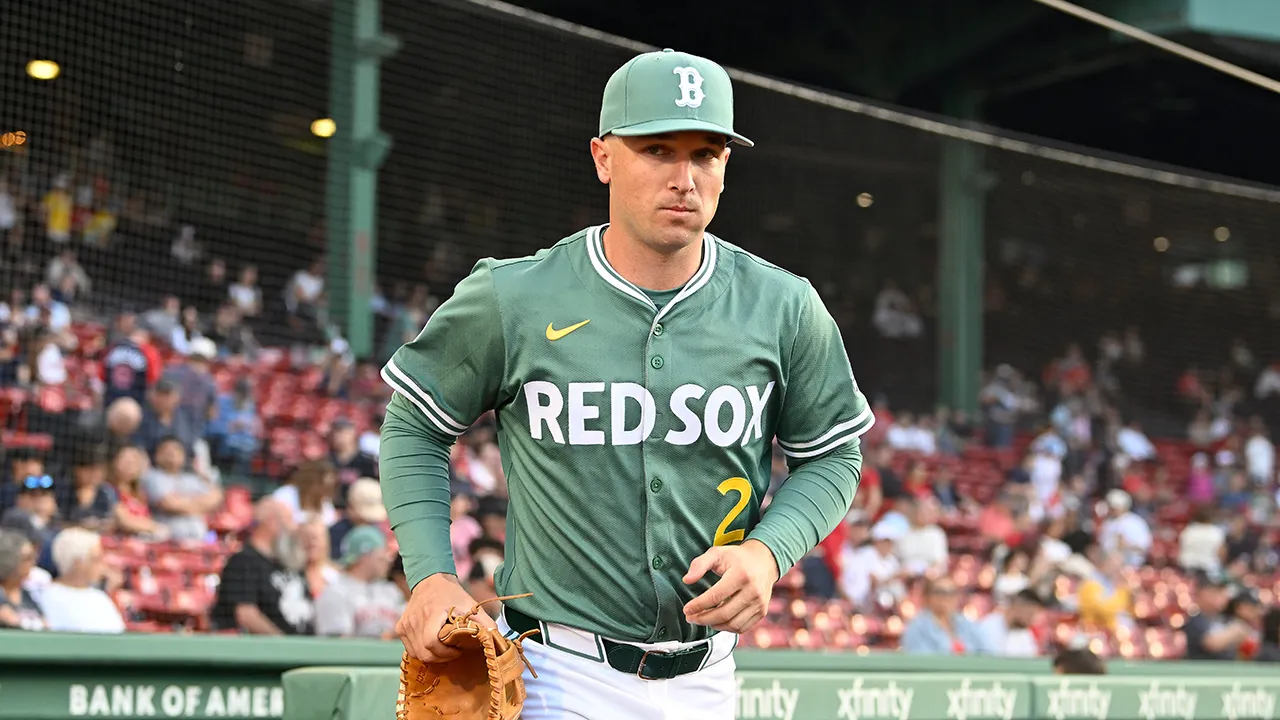 Alex Bregman’s Bizarre Attempt: Mustache Shave During Yankee Game Today