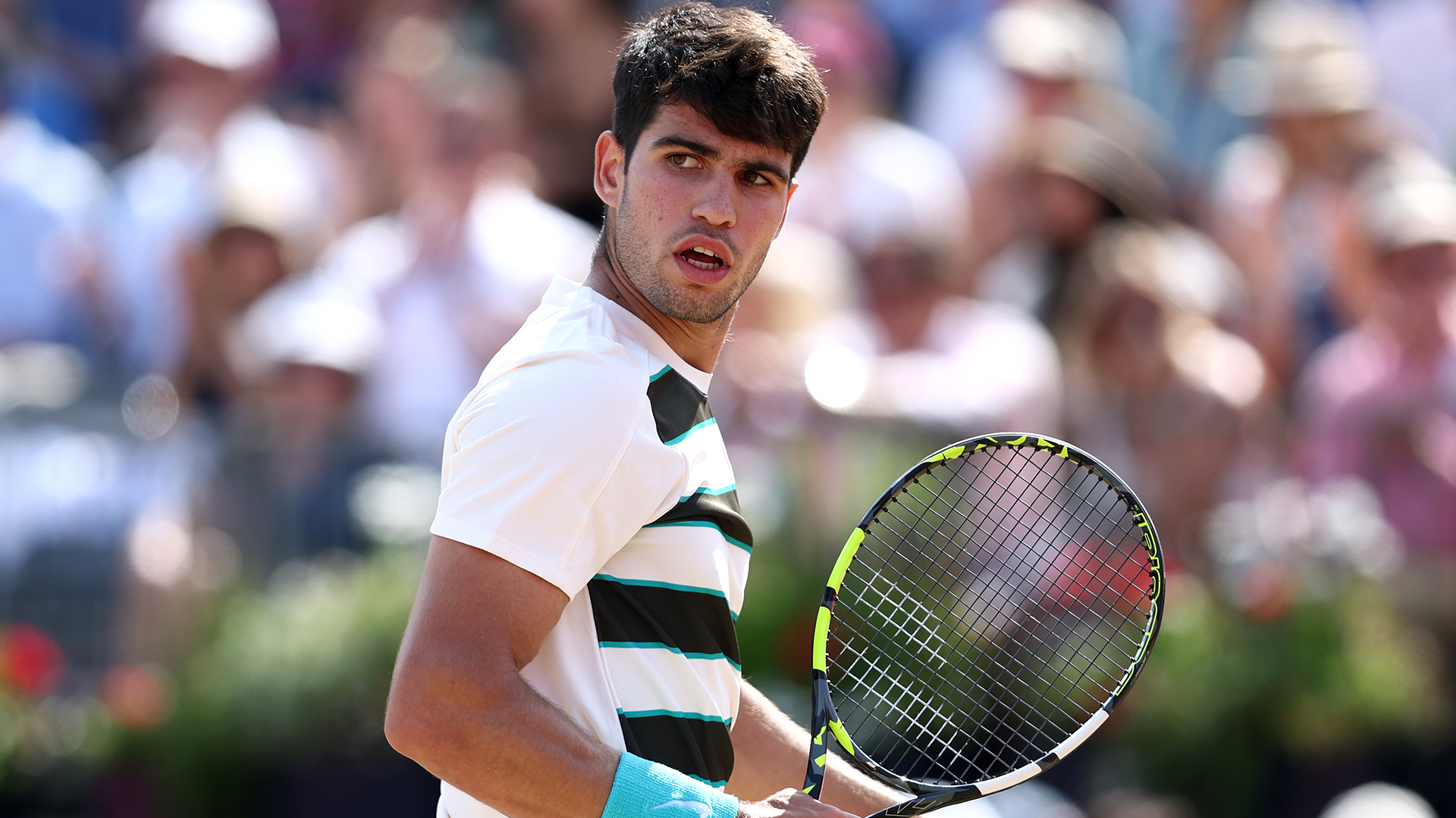 Queen’s Club: Carlos Alcaraz Extends Win Streak onto Grass at HSBC Championships