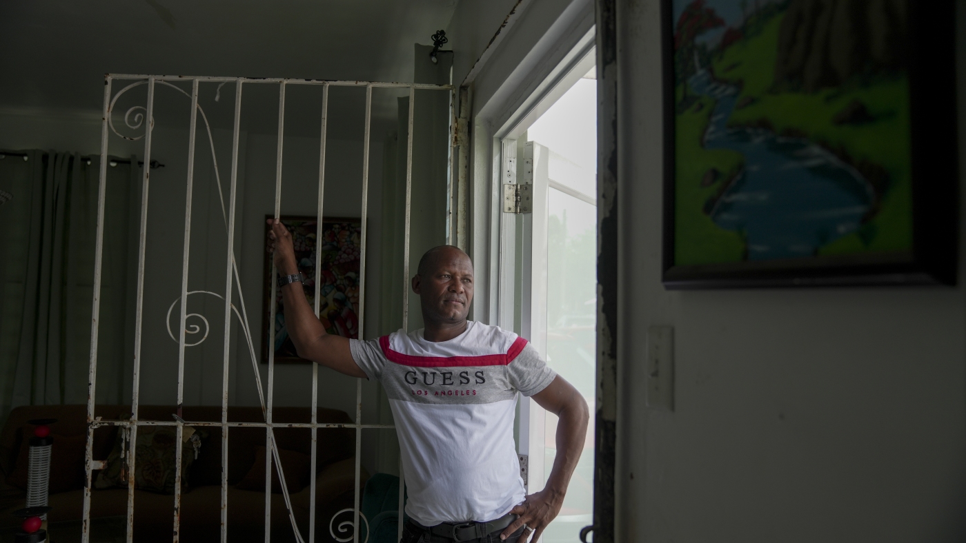Immigration Raids Reshape Life in Puerto Rico’s Dominican Enclave
