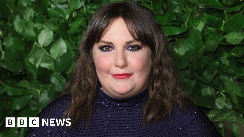 Lena Dunham on Fatphobia, Dating Advice, and ‘Too Much’ – FYM News