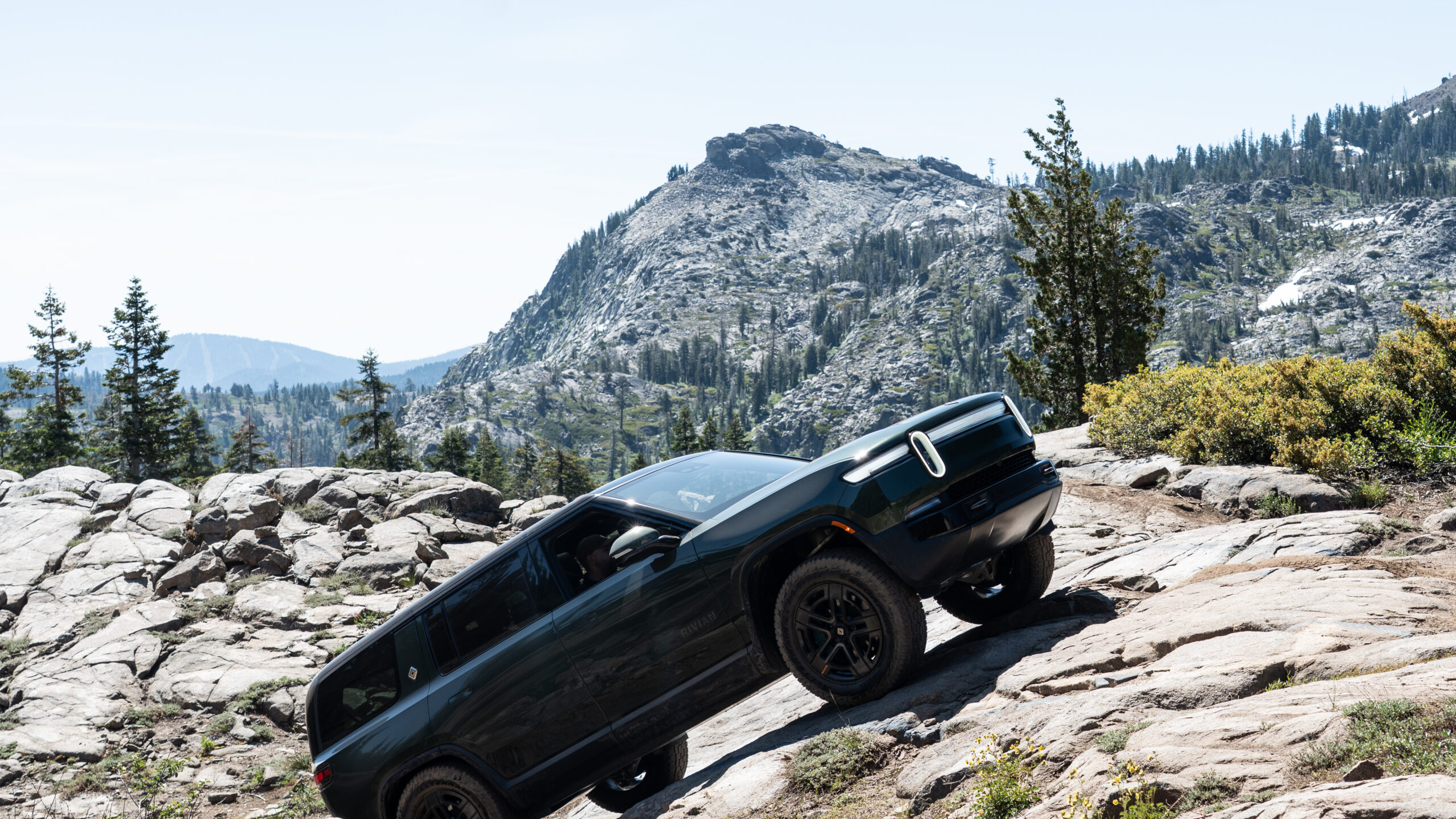 Rivian’s Quad-Motor R1T and R1S: The Future of Electric Trucks and SUVs