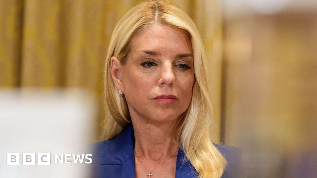 Trump Defends Pam Bondi Amid Epstein Files Controversy – FYM News