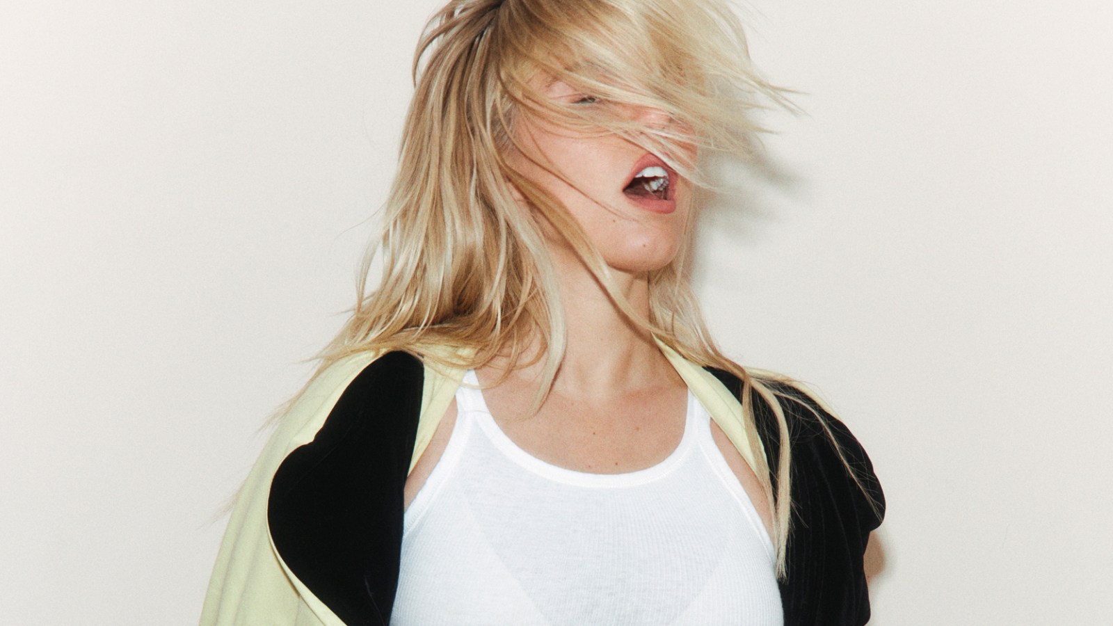 Reneé Rapp: New Album ‘Bite Me,’ Arena Tour & Bold Defiance – FYM News