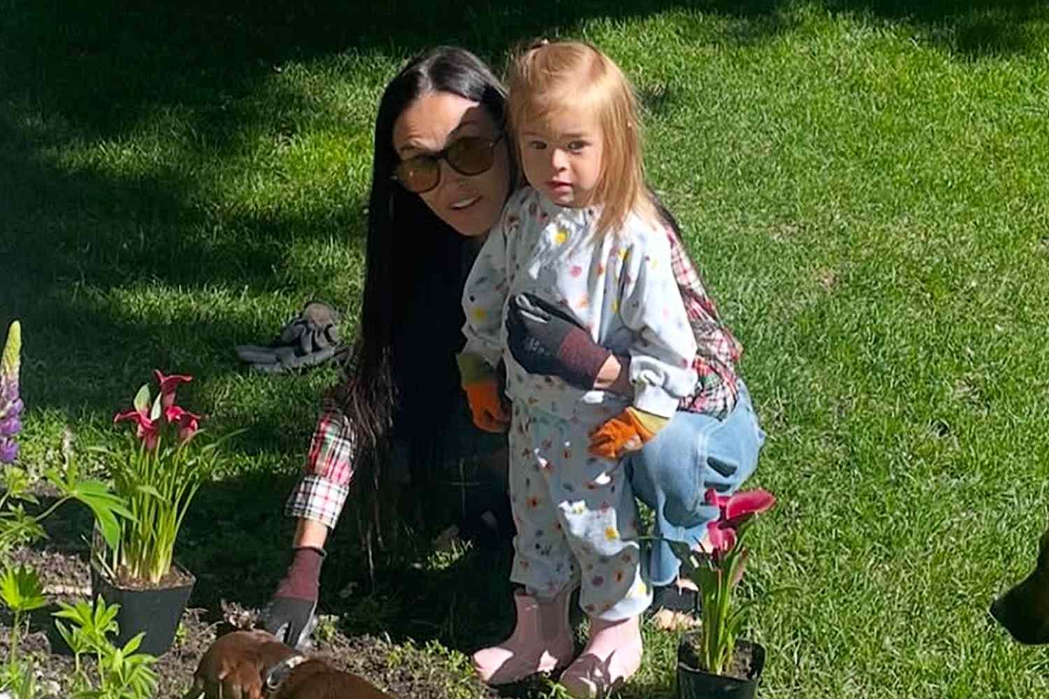 Demi Moore Bonds with Granddaughter Louetta in the Garden – FYM News