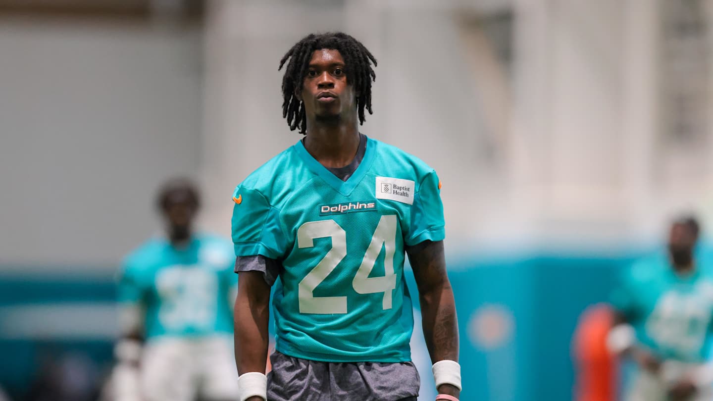 Dolphins’ Roster Decisions: Tyreek Hill & Tight Battles in Preseason Finale