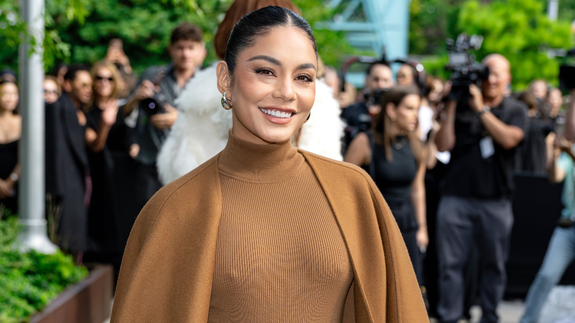 Vanessa Hudgens’ Chrome Nails: See Her Shiny Manicure