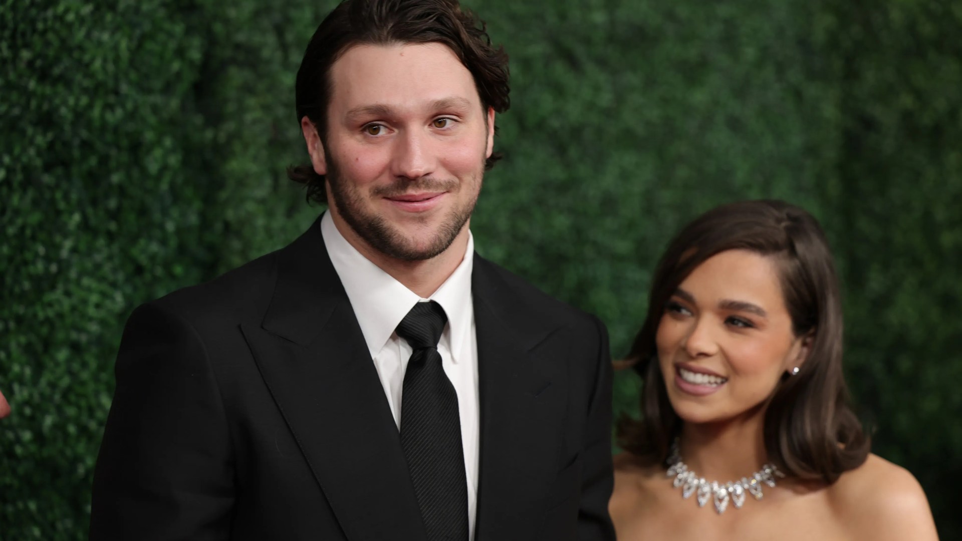 Josh Allen’s Wife Hailee Steinfeld: Movies, Age & More – FYM News
