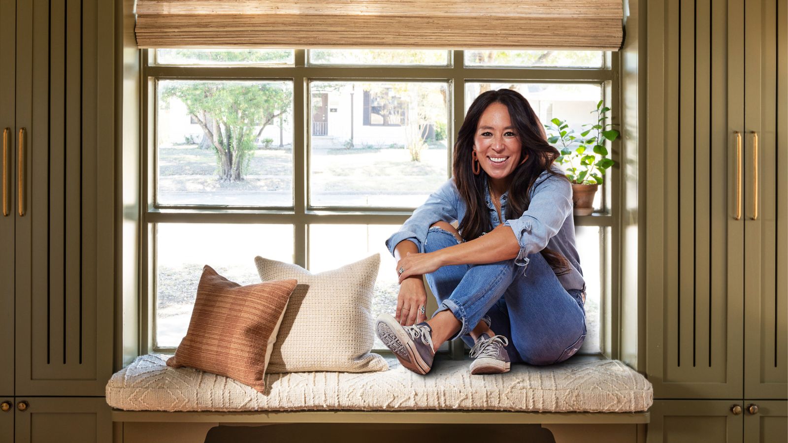 Joanna Gaines’ Fall Decor: Genius Dried Floral Arrangement