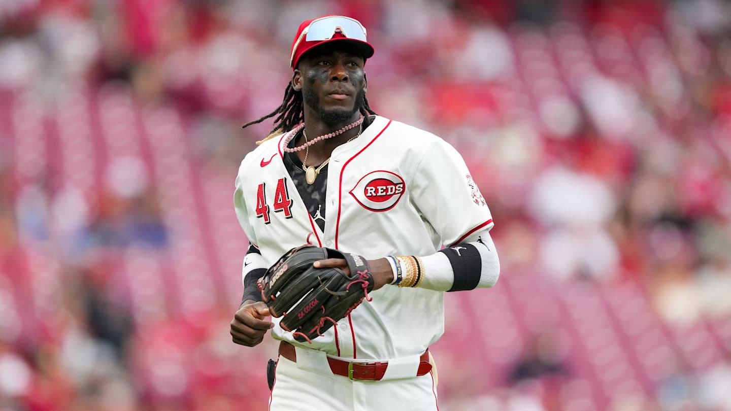 Reds’ Elly De La Cruz Facing a Career-Defining Decision