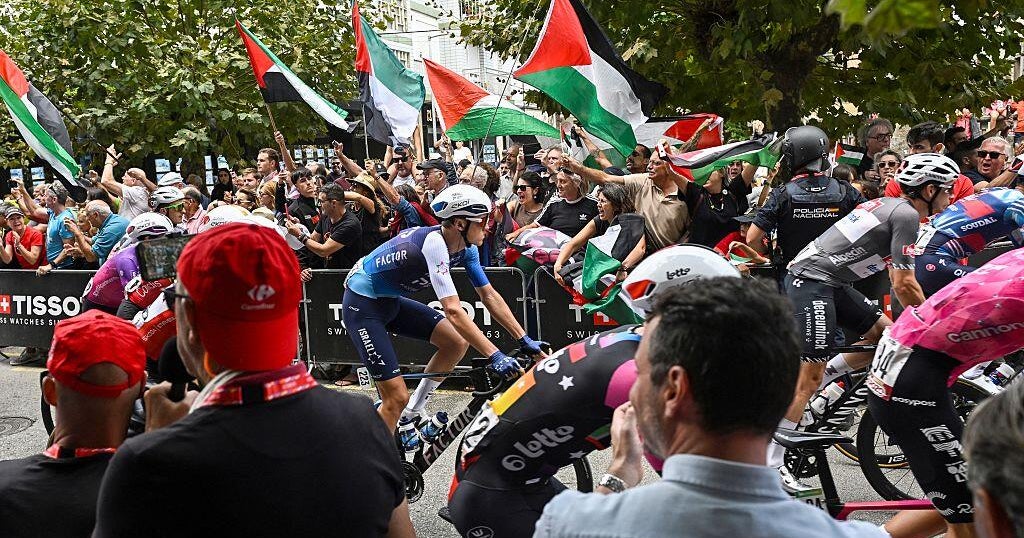 Spanish Vuelta Cycling Team Changes Uniform After Pro-Palestinian Protests
