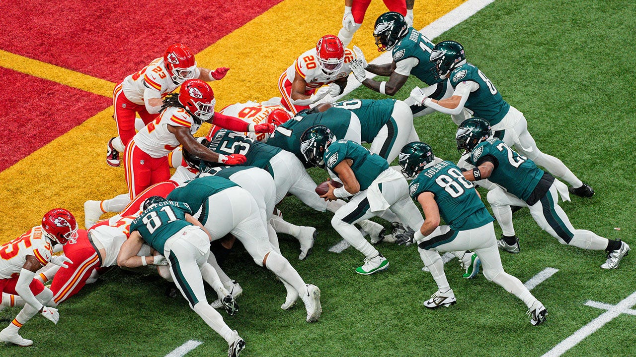 Eagles Tush Push: Why It’s Still Legal & Cowboys Face It First