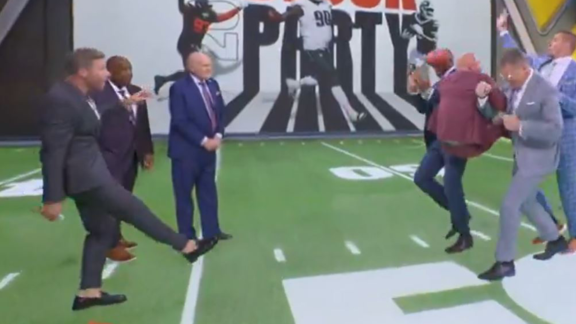 Michael Strahan’s Injury Scare on Fox NFL Sunday: What Happened?