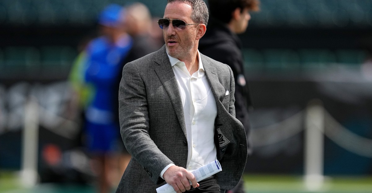 Eagles Eye Edge Rusher: Tracking Trade Deadline Rumors & Jaelan Phillips